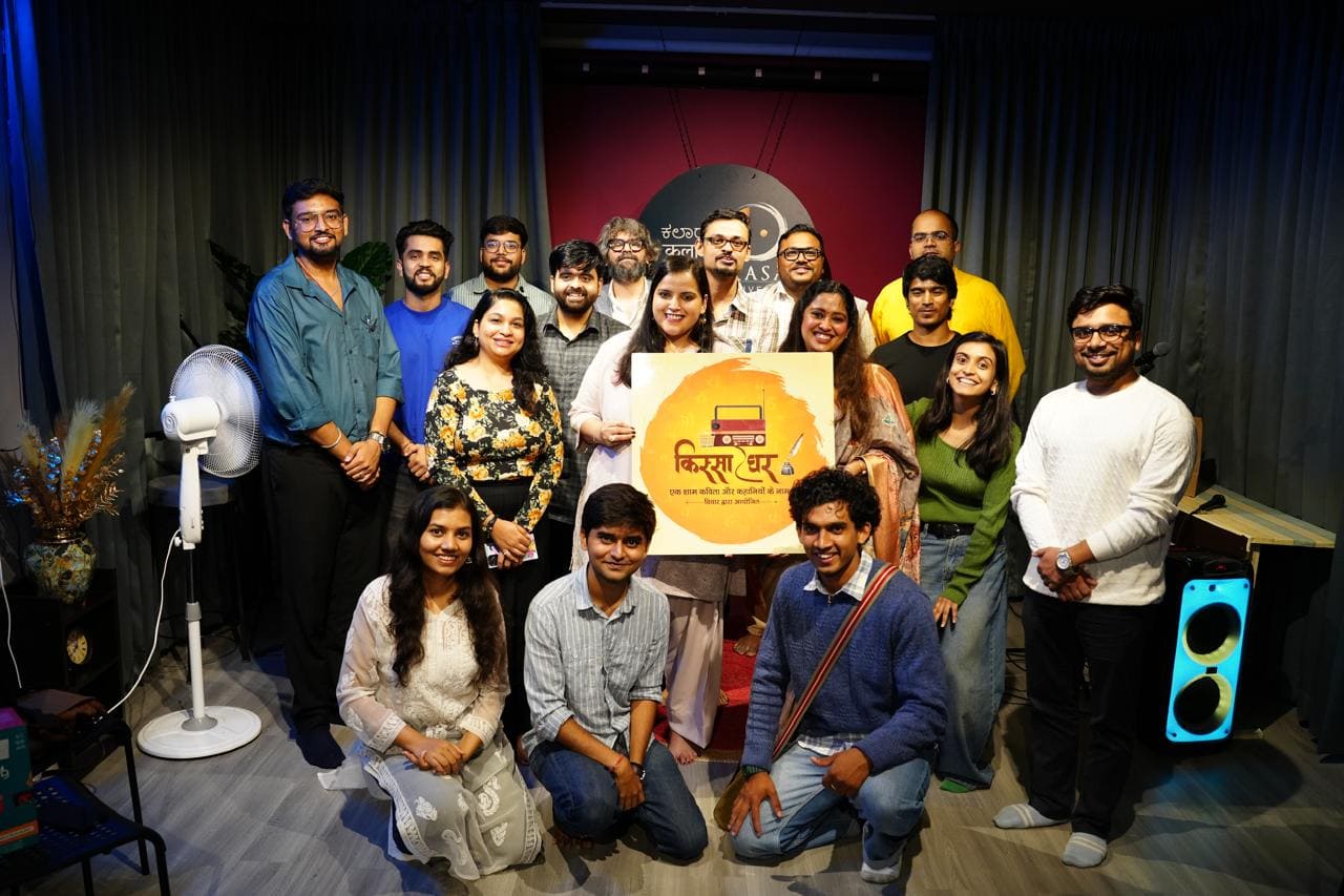 A group of Quissa Ghar performers and organisers gathered on stage